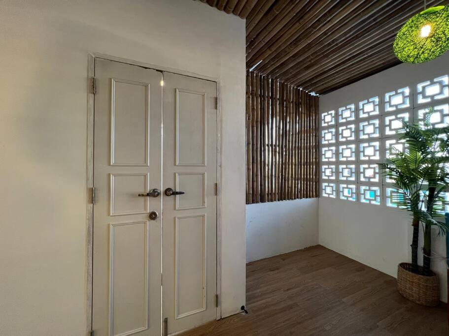 Apartment Roof 4br Private Floor, China Town, Center *