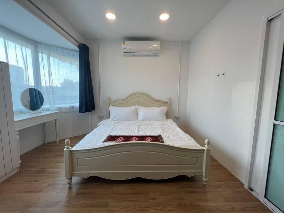 Roof 4br Private Floor, China Town, Center Apartment