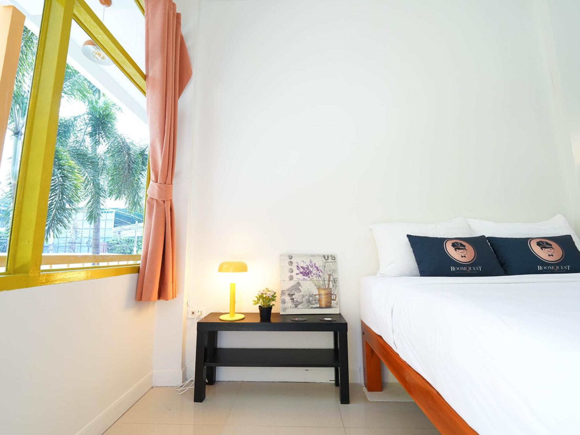 Roomquest Pratunam Hotel