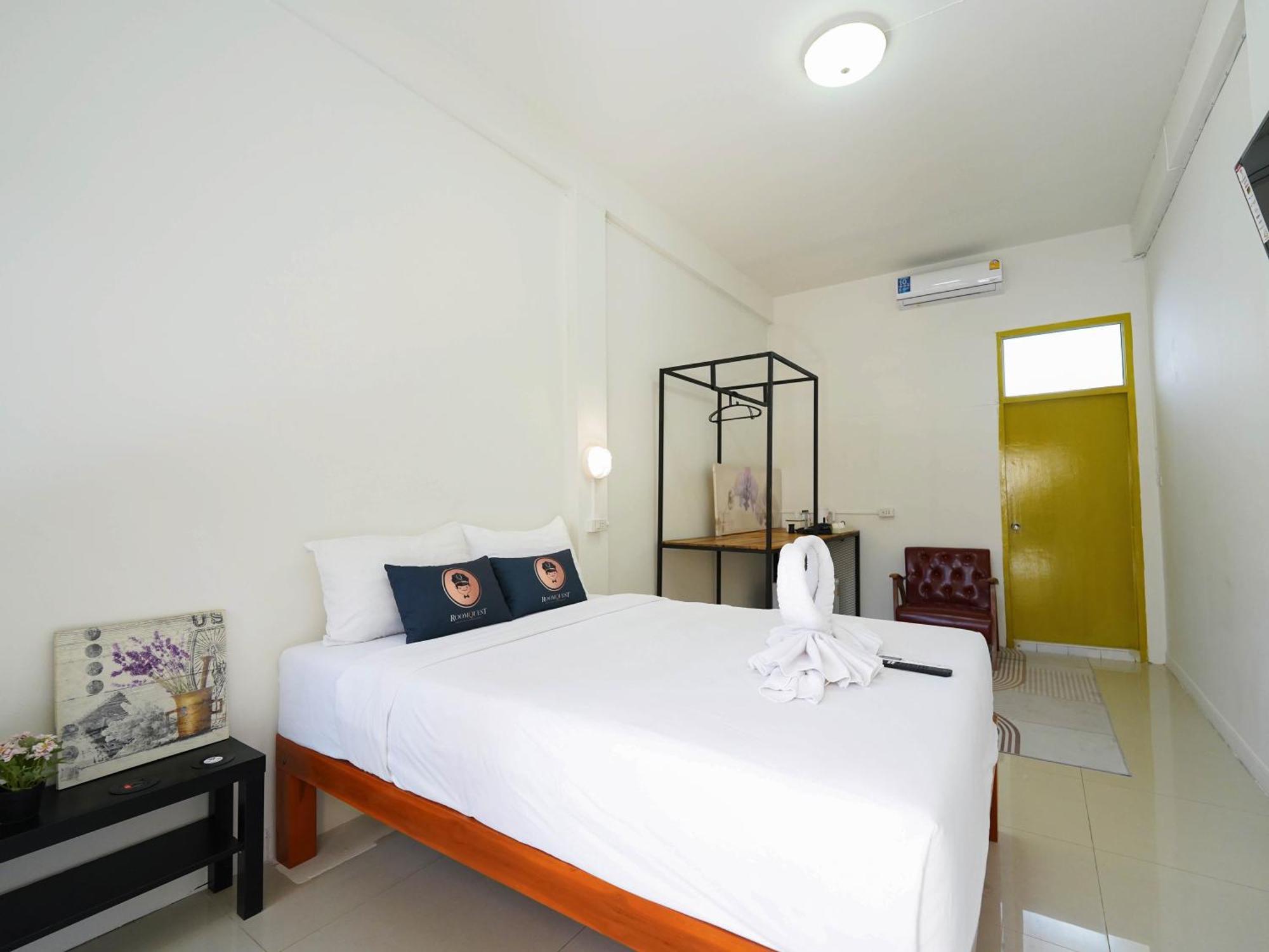 Roomquest Pratunam Bangkok