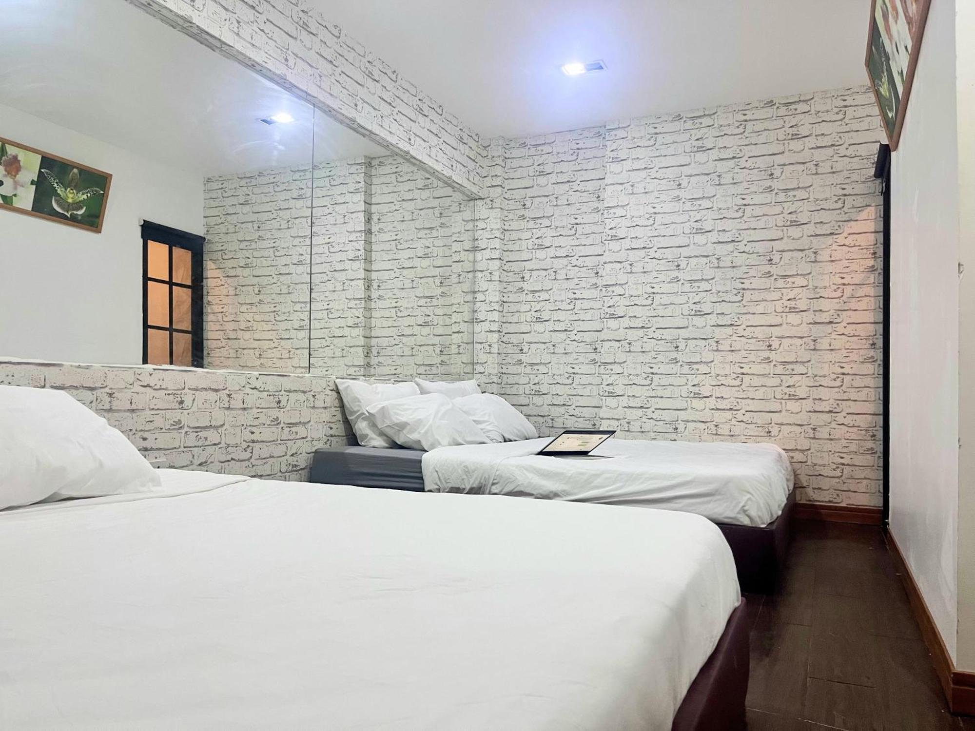 Baan33 Check In By Yourself Code Inbox 4fl Behind Amazon Cafe Apartment