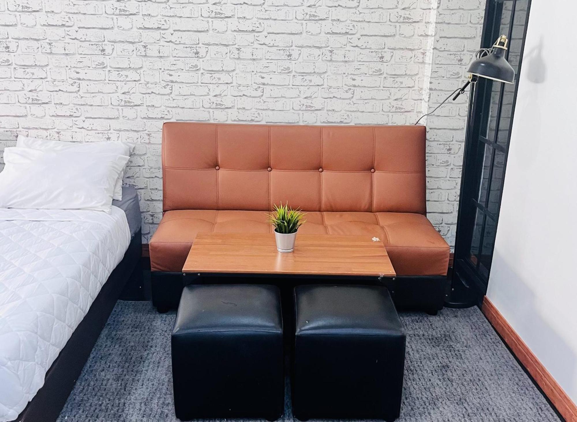 Baan33 Check In By Yourself Code Inbox 4fl Behind Amazon Cafe * Bangkok