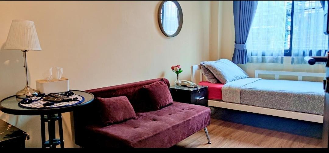 The Cube Sathorn Boutique เดอะ คิวบ์ สาทร บูติค โฮเทล Near Bts Surasak Bed & Breakfast Bangkok