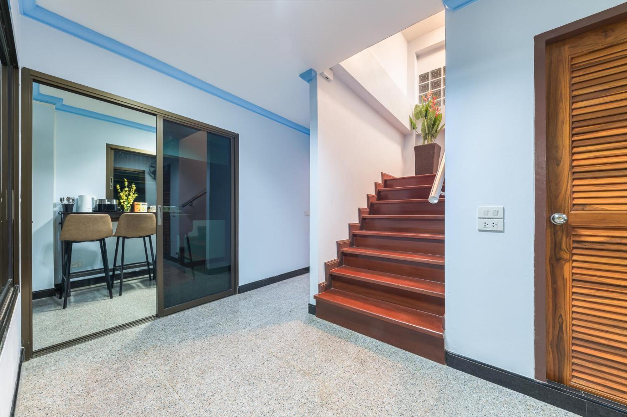 Holiday home Rooftop Paradise Newly Built 900meters To Chidlombts And Central World Free Airport Pickup