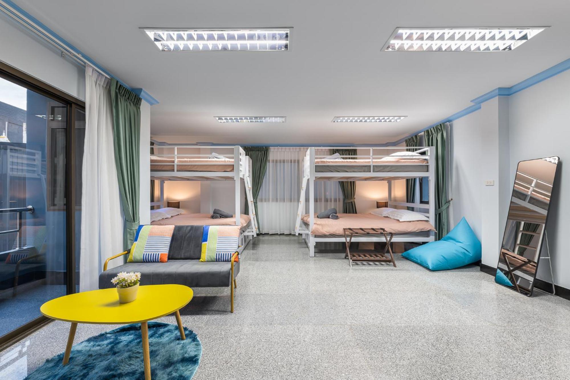 Rooftop Paradise Newly Built 900meters To Chidlombts And Central World Free Airport Pickup Holiday home *