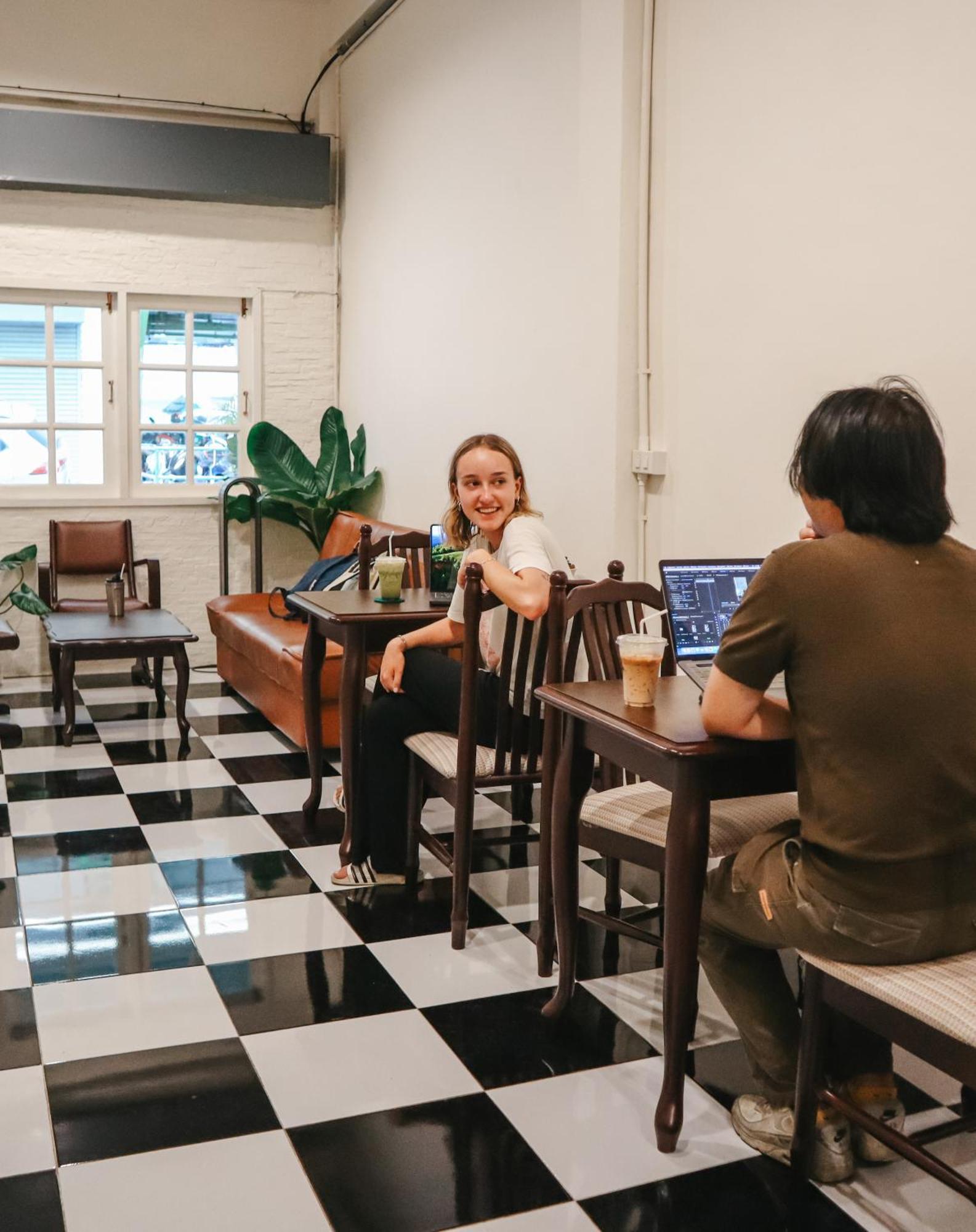 Albergue Noir Cafe And Chinatown
