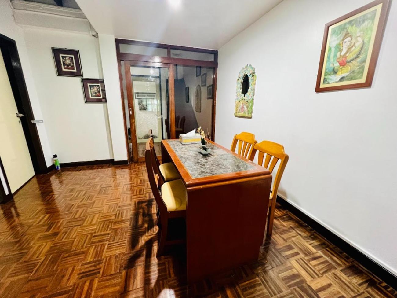 Ree House-asoke Bts Acomodação com café da manhã  Banguecoque