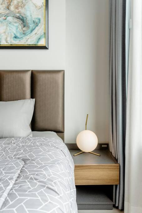 1 Bedroom Plus@42th Fl /2-3 Min Walk To Bts Mrt Ladprao Apartment *