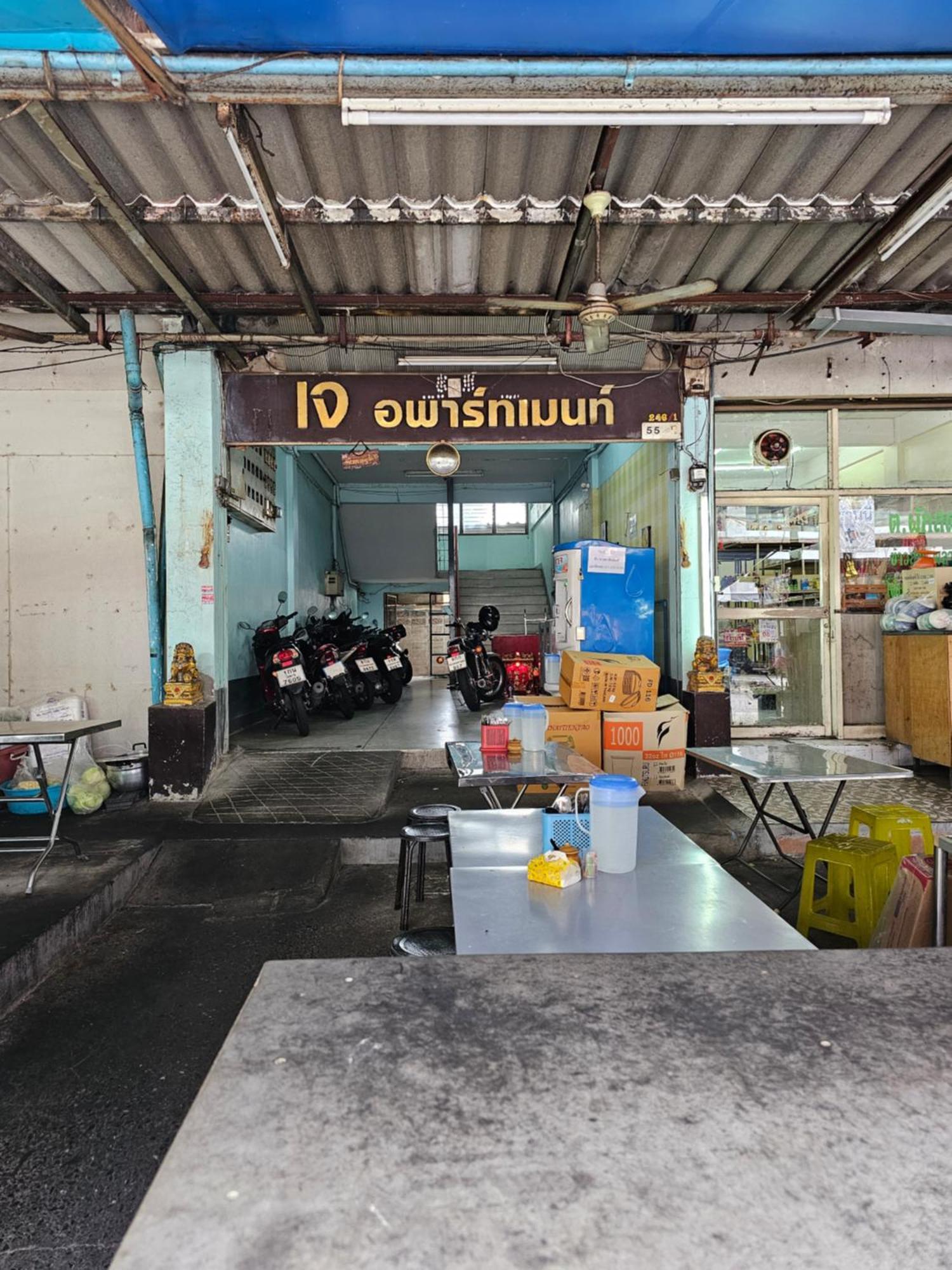 Pangsapuri 204hideaway-local With Street Food Only 15 Min Walk To Skytrain *