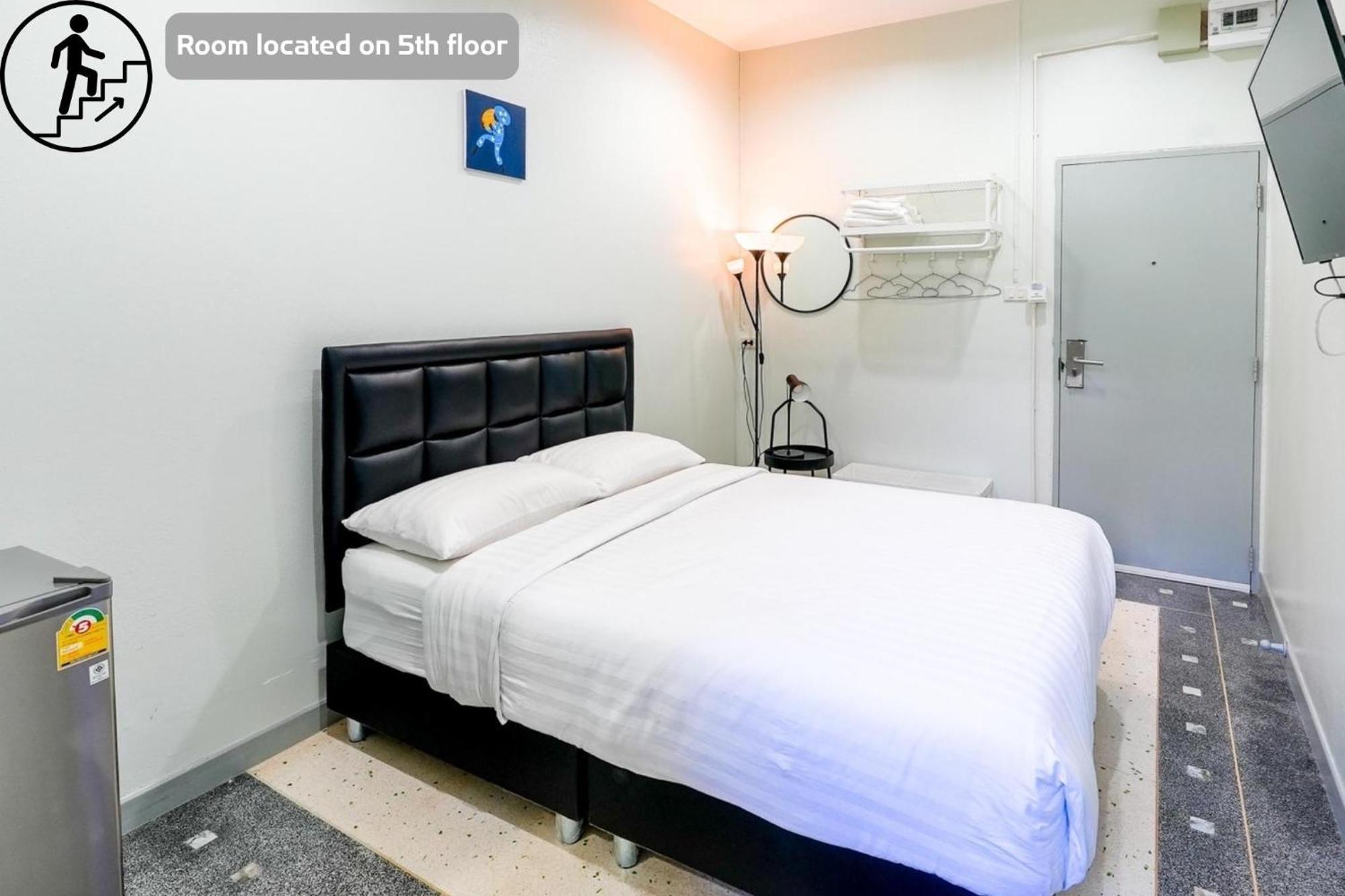 Khách sạn hẻo lánh Suksomboon *