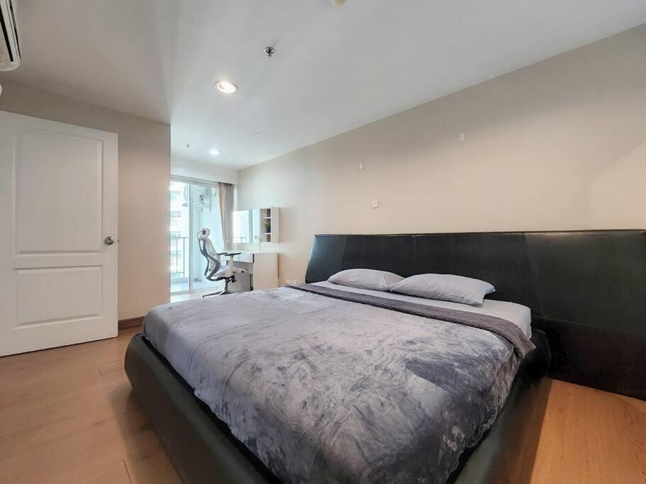 Apartment 3 Bed 2 Bath Unit Near Jodd Fair Market