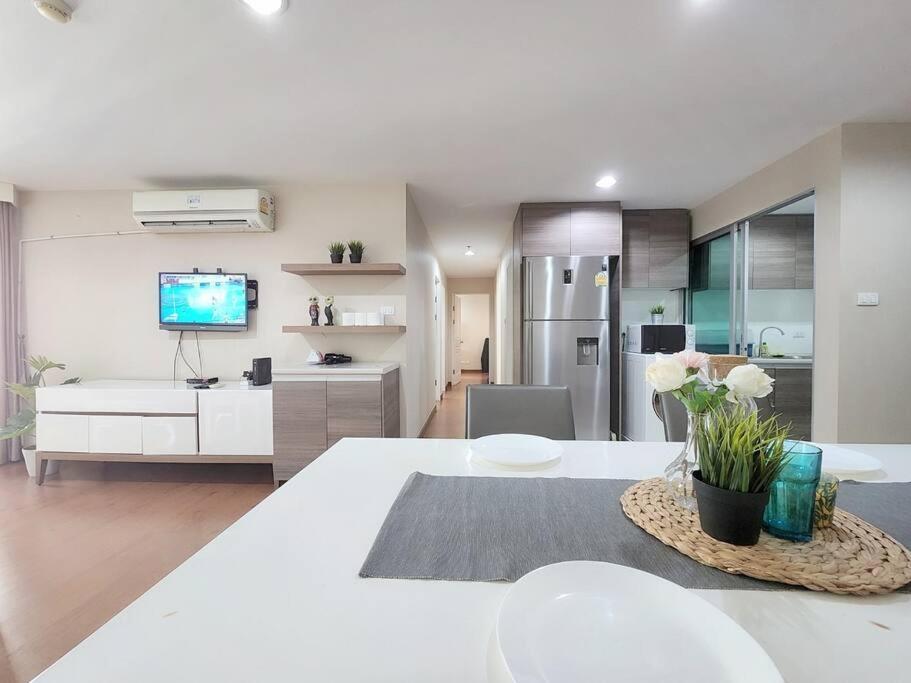 3 Bed 2 Bath Unit Near Jodd Fair Market