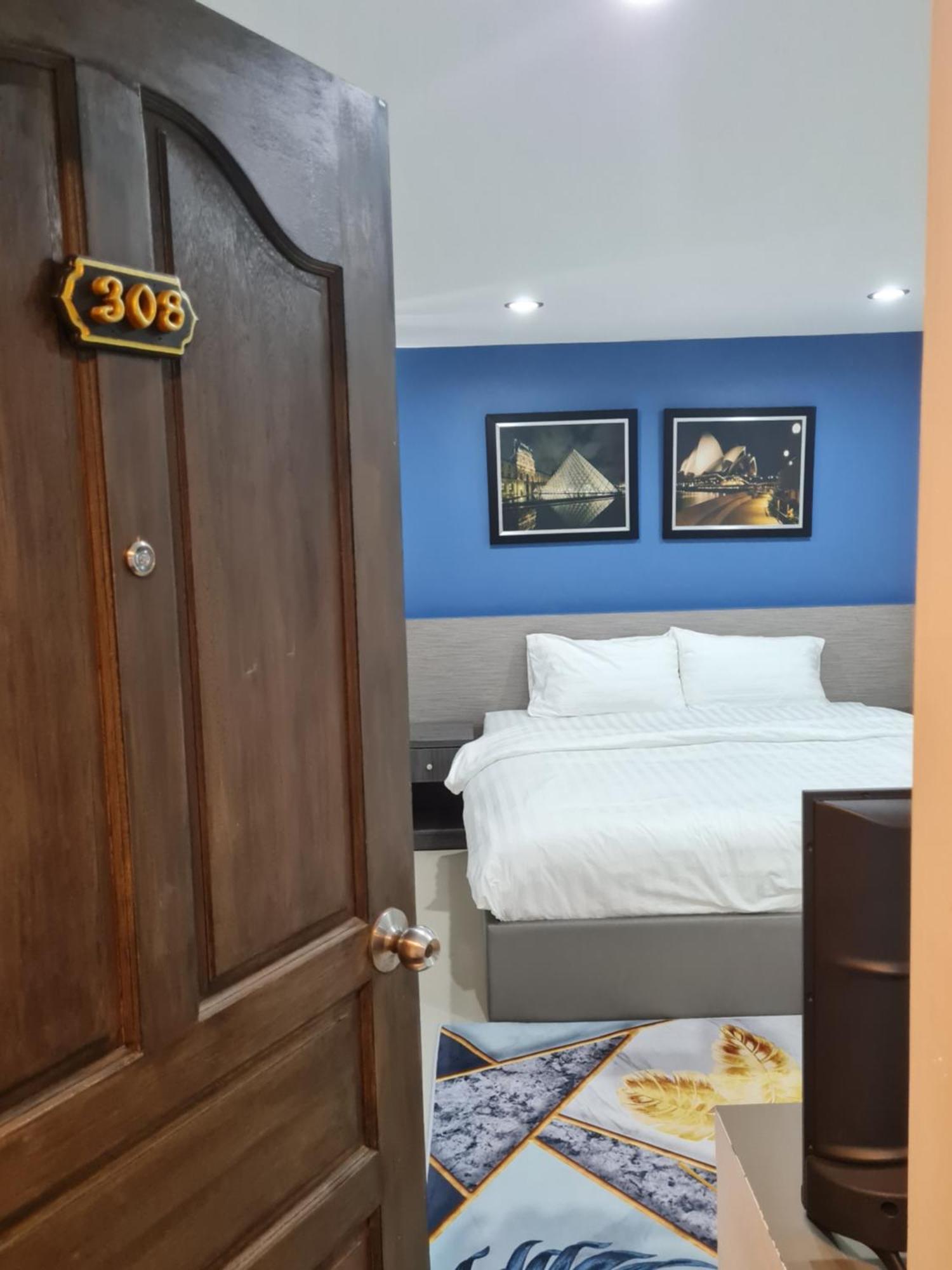Khách sạn Poonsuk Place