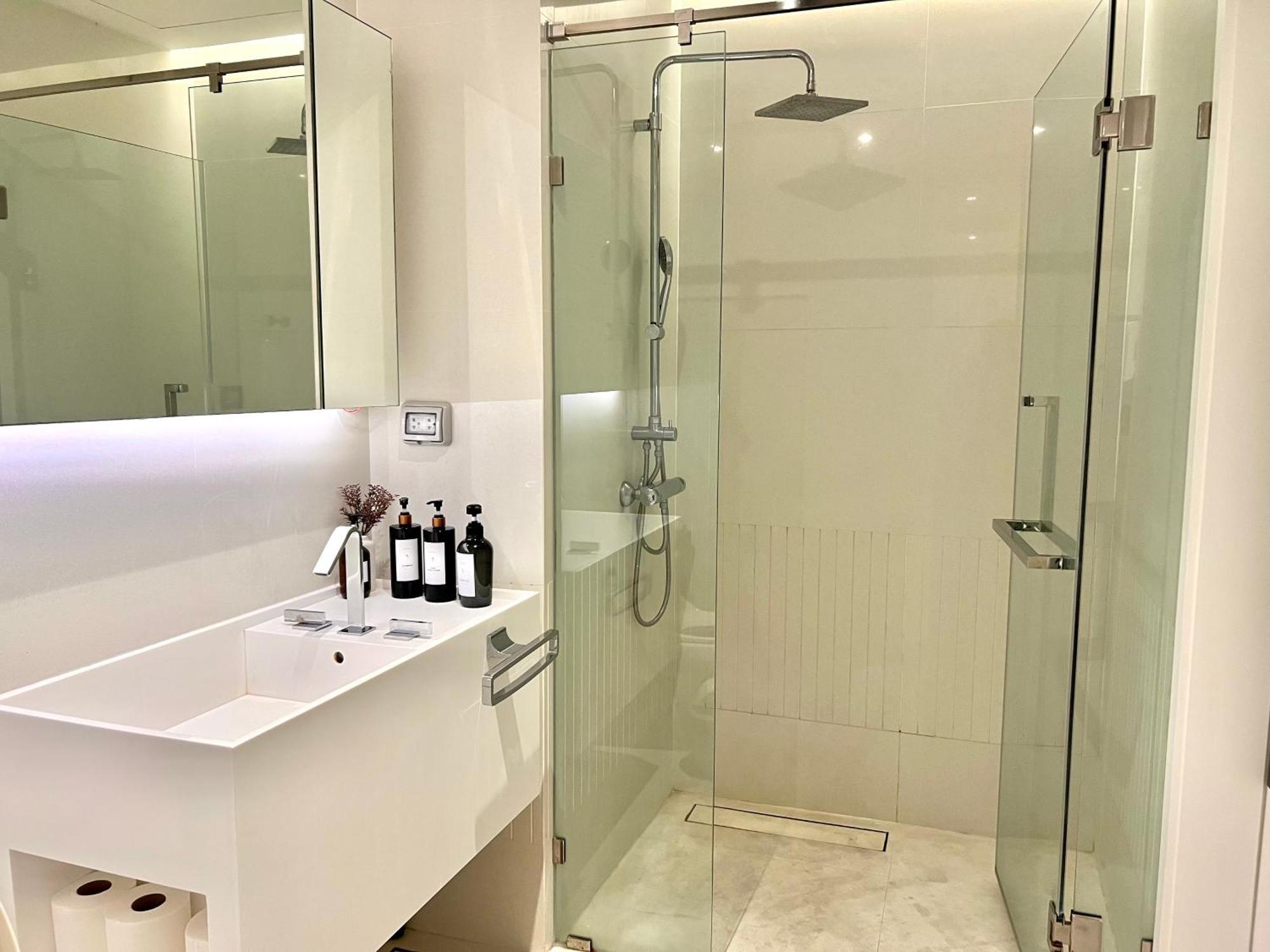Appartamento Sukhumvit 11#luxury#pool#gym#bts Nana&mrt Sukhumvit#1br#max2ppl *