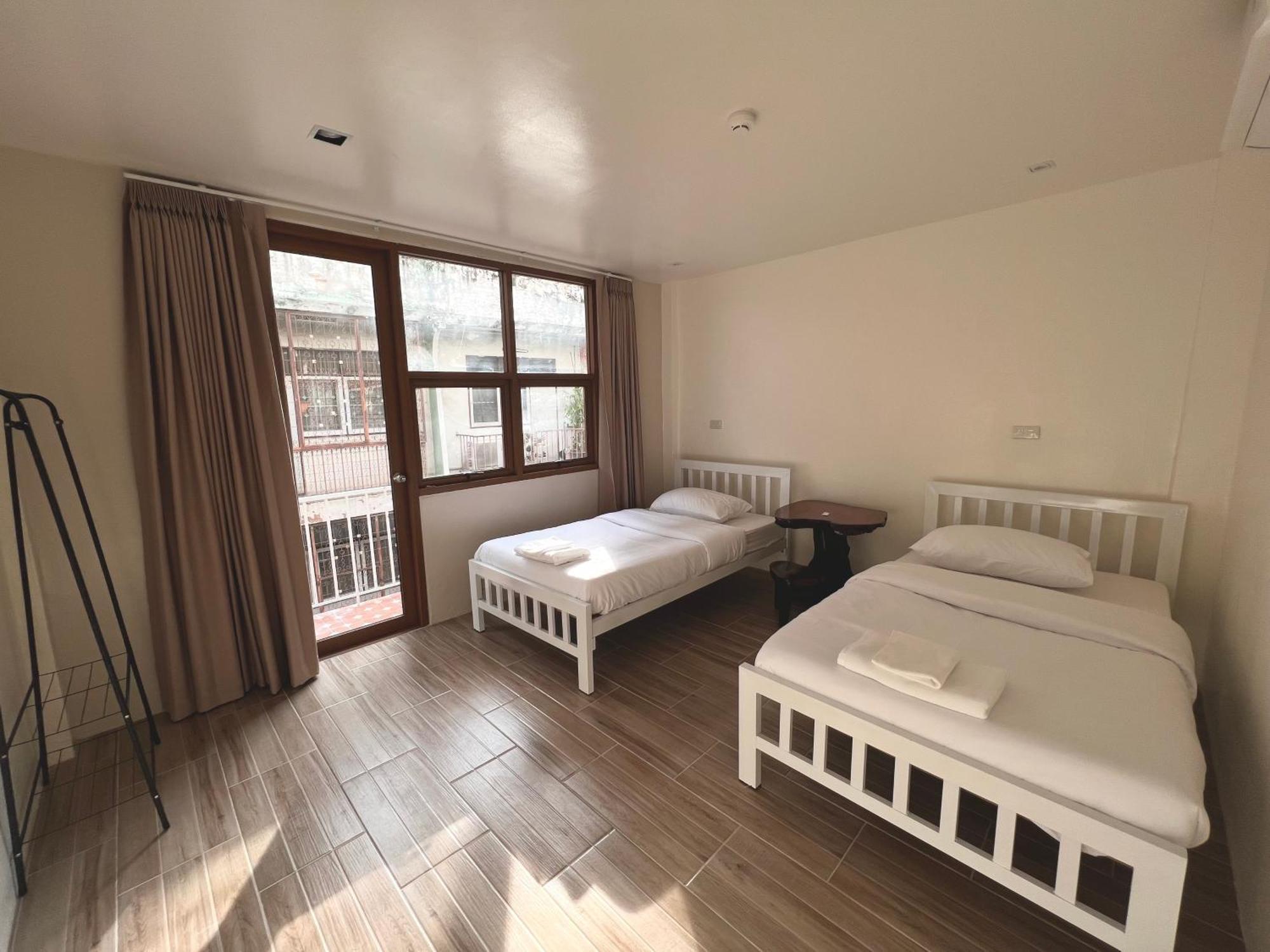 Krung Tone Hostel *