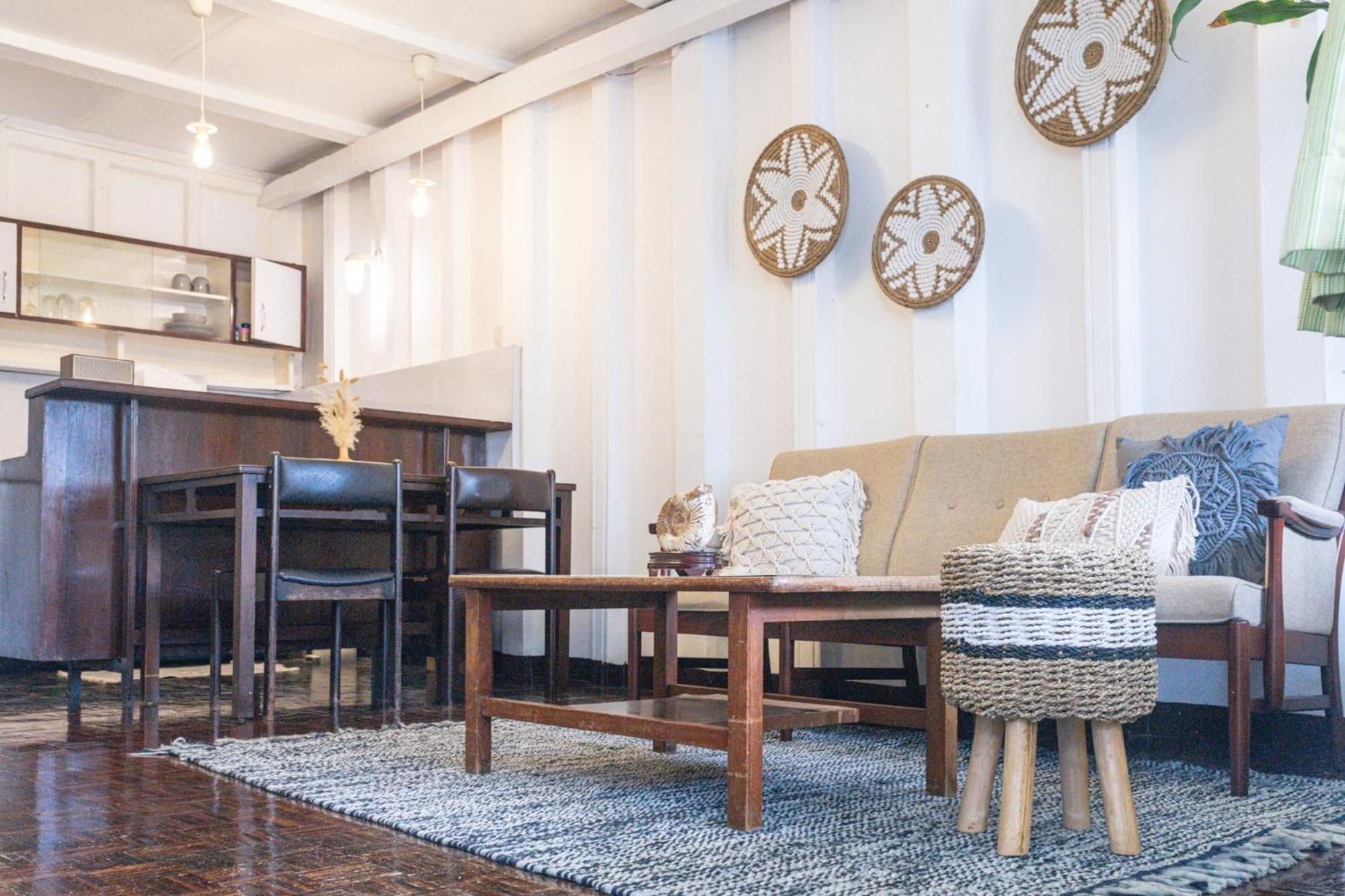 Spacious Low-rise In Appartement
