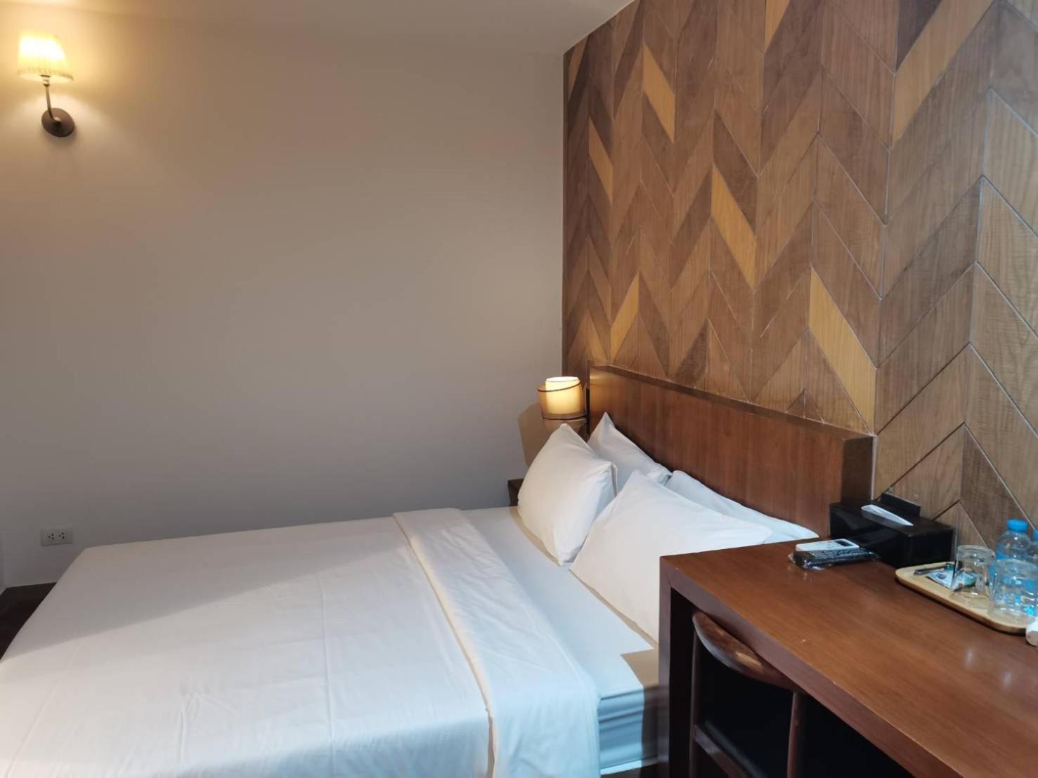 The Poshtel By Benya Hostal *
