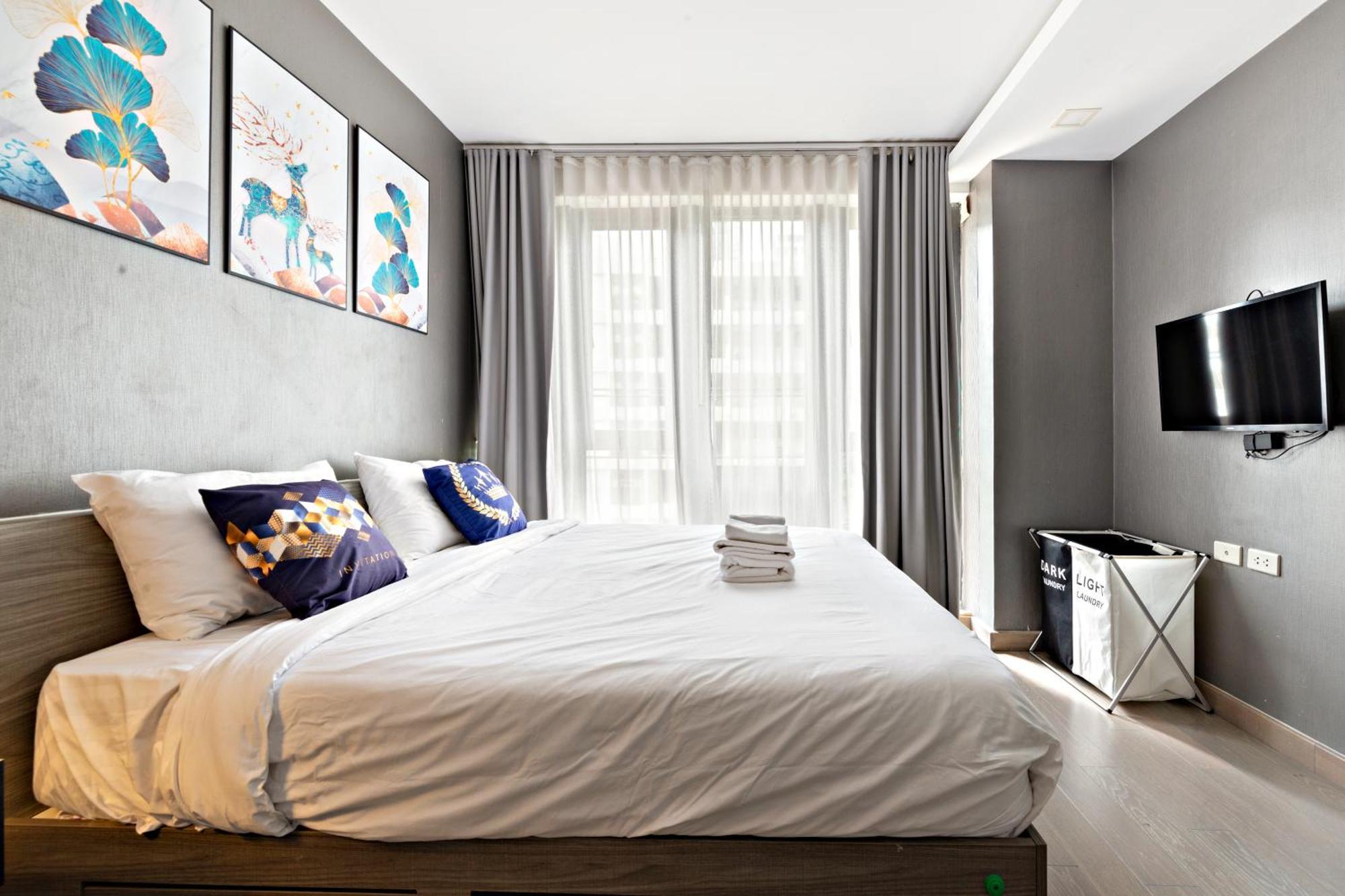 Dazzle Sukhumvit 7 By Lefoyer *