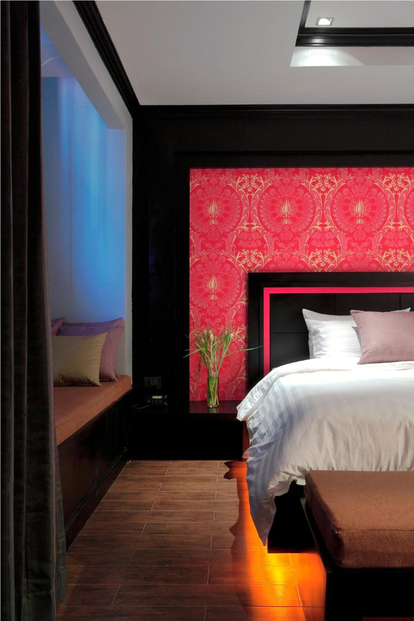 Inter Place Hotell 5*