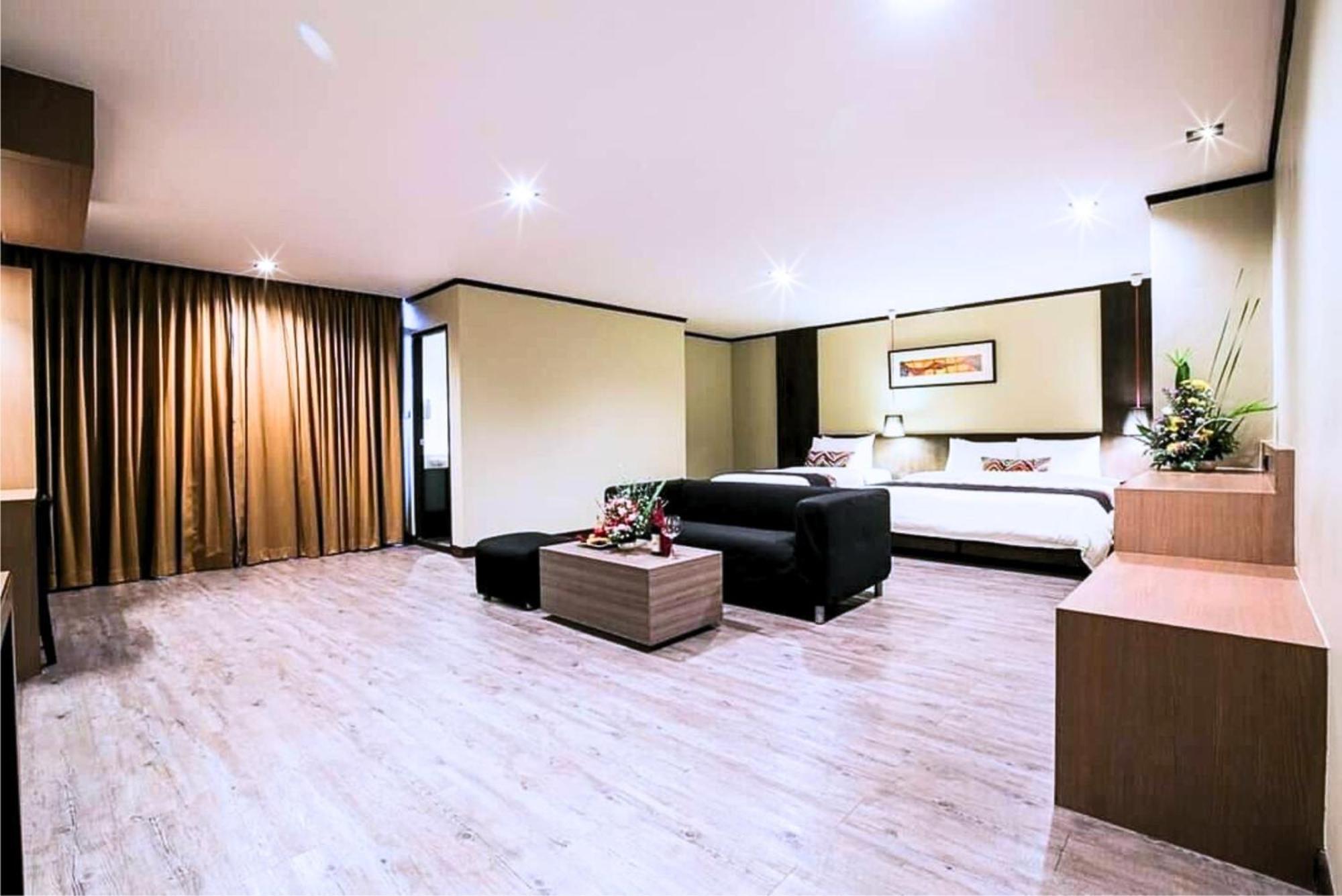 Inter Place Hotell 5*