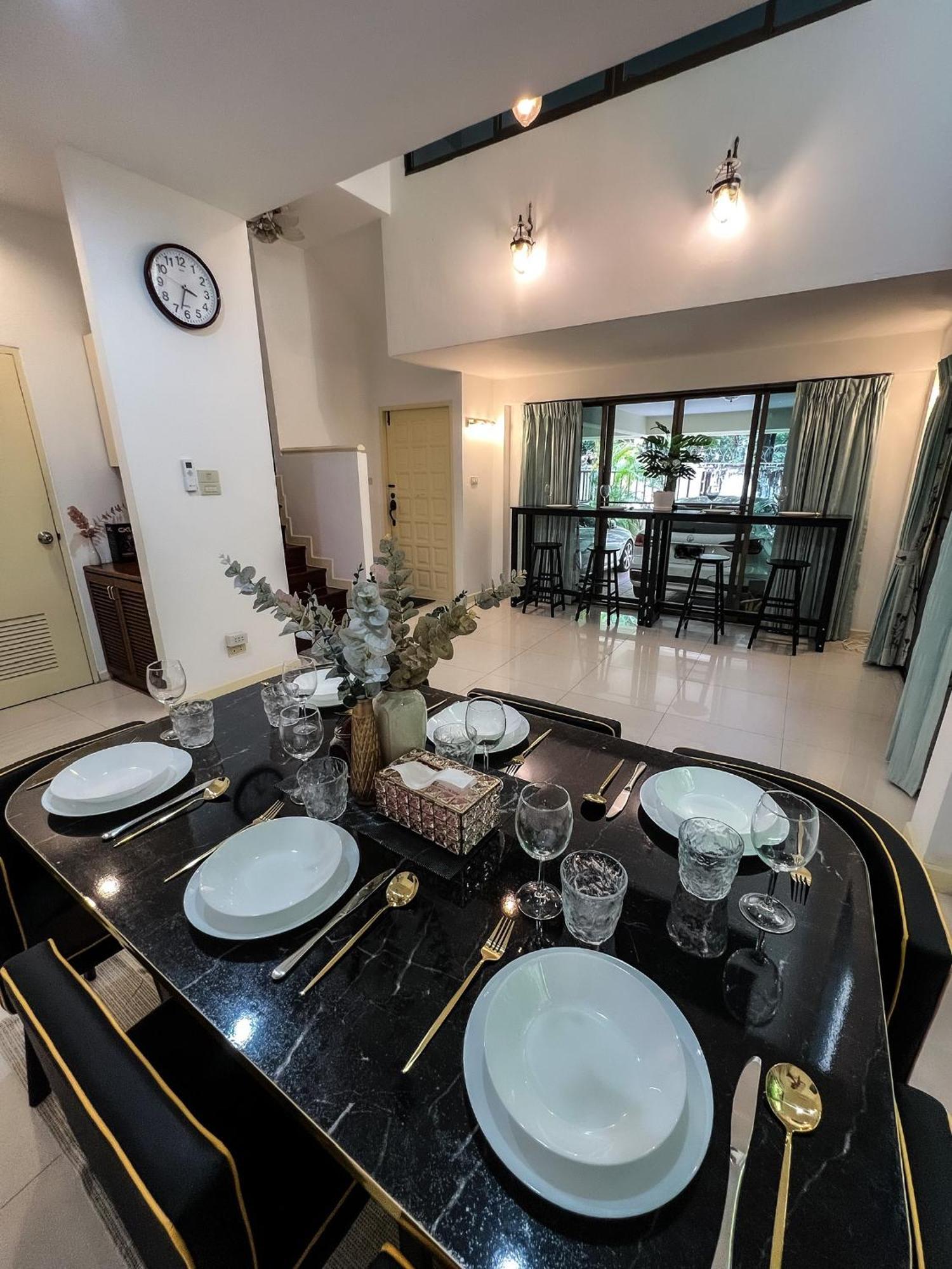 Sukhumvit 31 Sweet 7 Beds - Up To 12 Guests Feriehus Bangkok