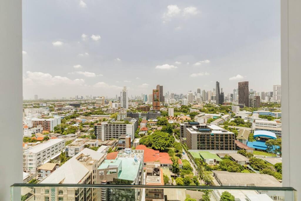 2 Bedrooms, 300 Metres Bts Ekkamai,sukhumvit Bangkok