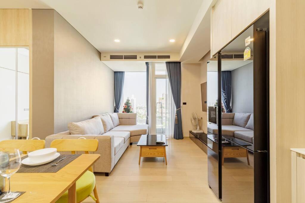 2 Bedrooms, 300 Metres Bts Ekkamai,sukhumvit Appartement