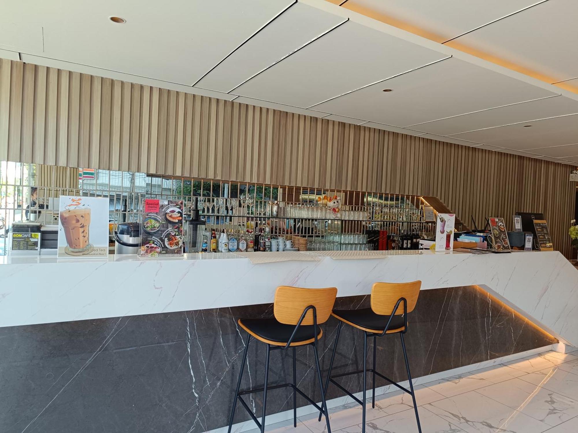 Inter Place Hotell 5*