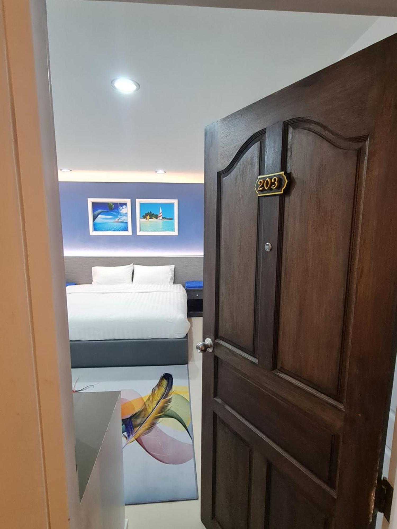 Poonsuk Place Khách sạn *