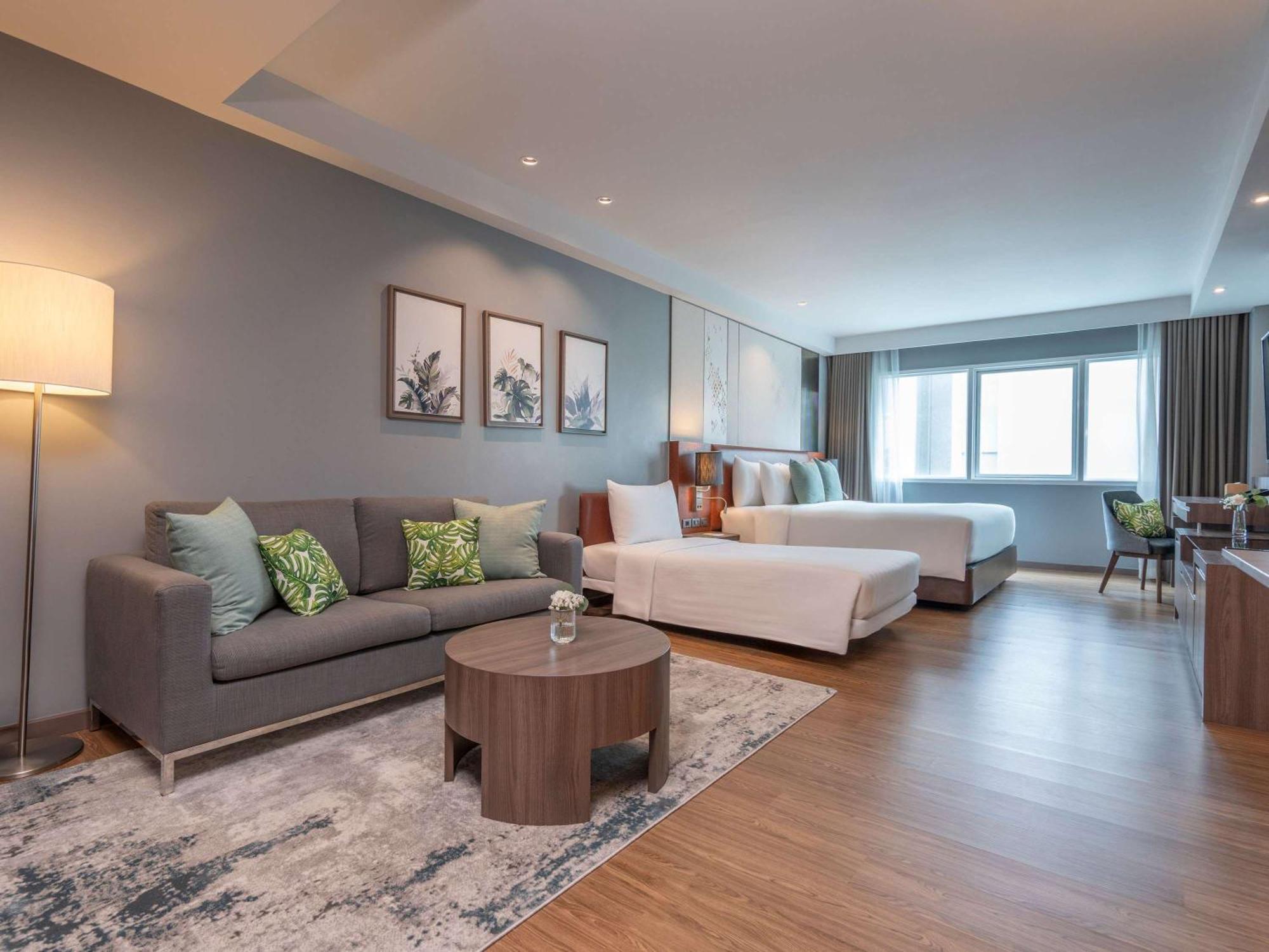 Hotel Novotel Living Sukhumvit Legacy 4*