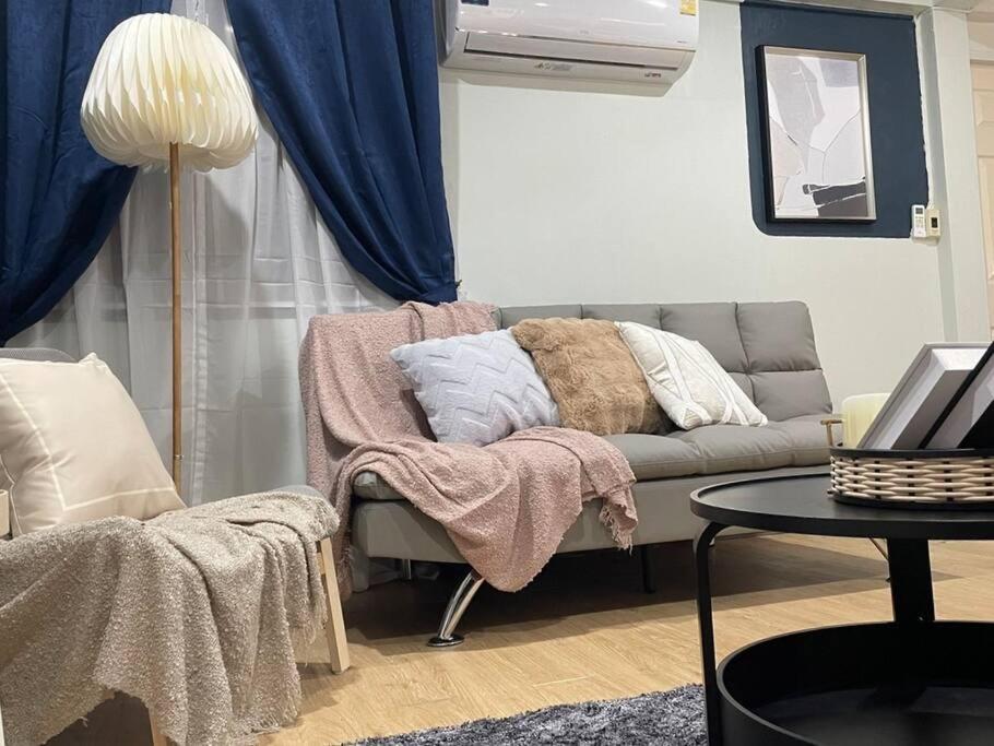 Rb7: Private House Downtown 1min Walk To Metro * Bangkok