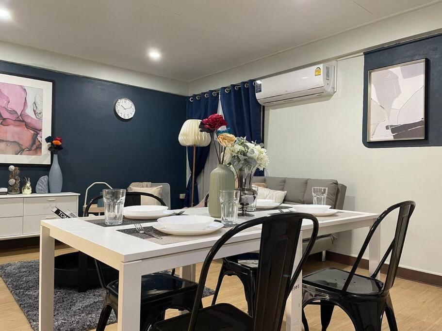 Rb7: Private House Downtown 1min Walk To Metro Bangkok