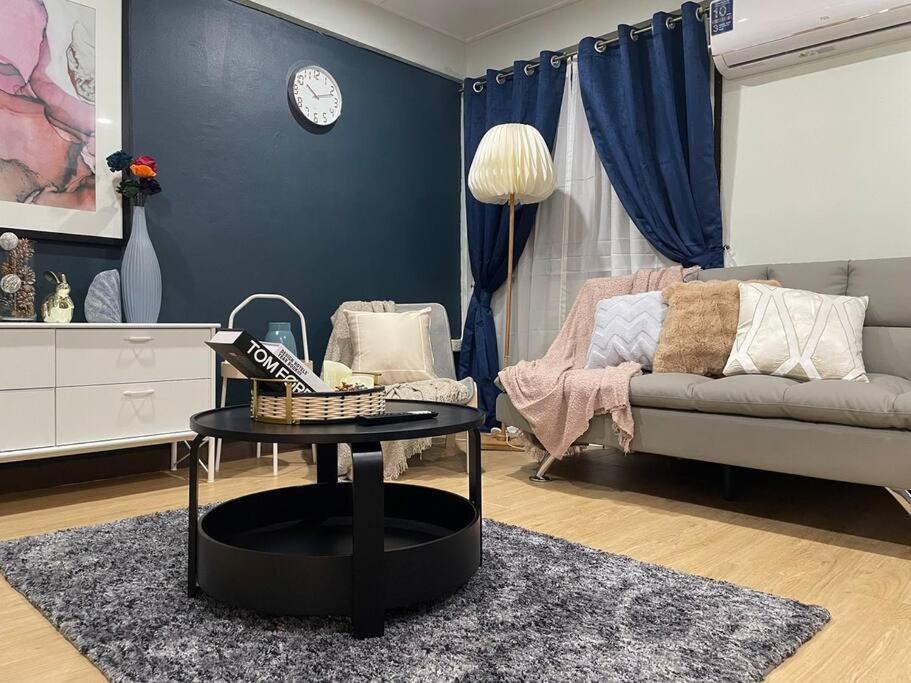 Rb7: Private House Downtown 1min Walk To Metro Holiday home