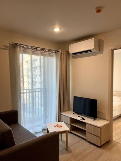Nue Z-square Suan Luang Station - Near Train Night Market, Airport, Seacon Square Apartment *