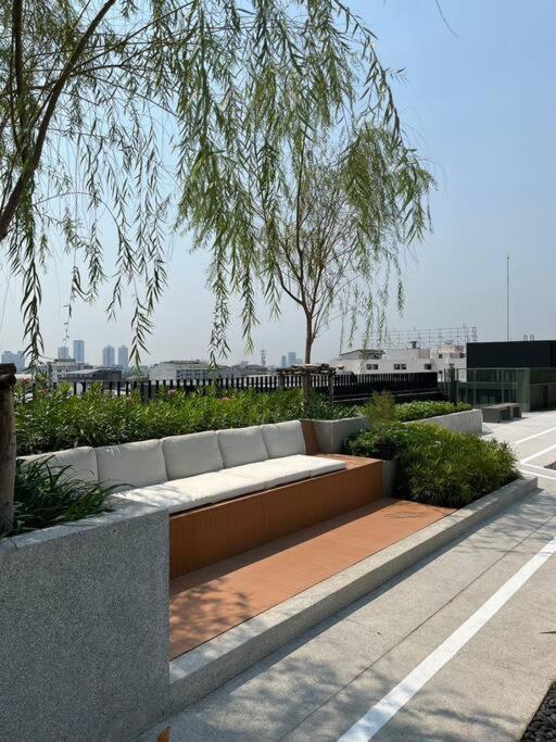 Apartment Nue Z-square Suan Luang Station - Near Train Night Market, Airport, Seacon Square