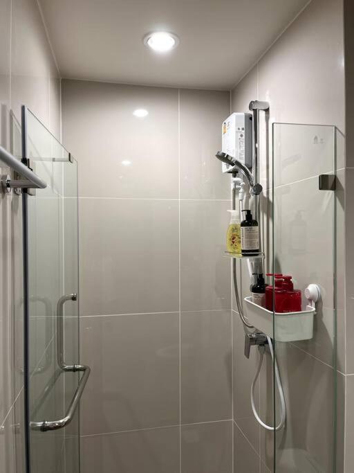 Nue Z-square Suan Luang Station - Near Train Night Market, Airport, Seacon Square Apartment *