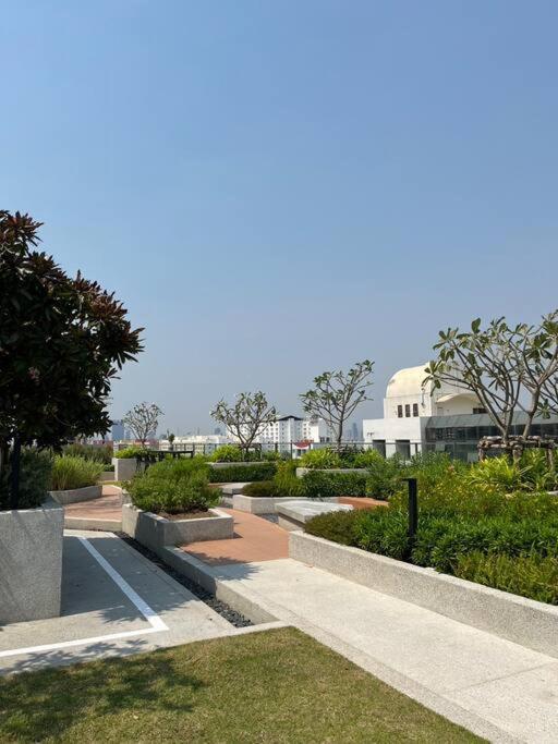 Nue Z-square Suan Luang Station - Near Train Night Market, Airport, Seacon Square Apartment