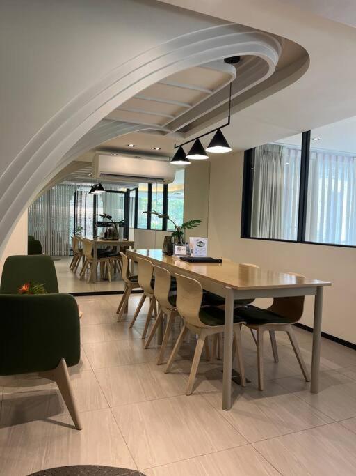 Nue Z-square Suan Luang Station - Near Train Night Market, Airport, Seacon Square Apartment *
