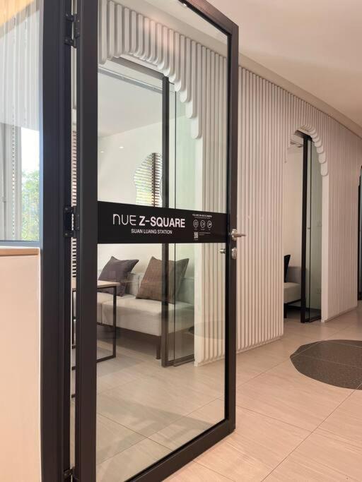 Nue Z-square Suan Luang Station - Near Train Night Market, Airport, Seacon Square Apartment *