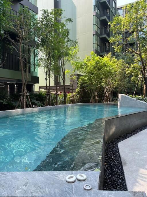 Apartment Nue Z-square Suan Luang Station - Near Train Night Market, Airport, Seacon Square Bangkok
