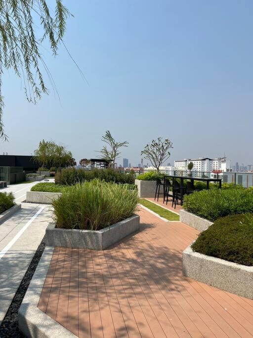 Nue Z-square Suan Luang Station - Near Train Night Market, Airport, Seacon Square Apartment