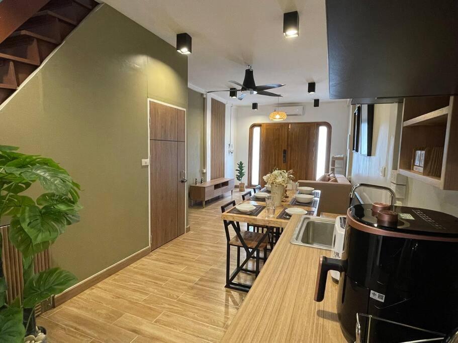 Private House With Pagoda View, Near Grand Palace Bangkok