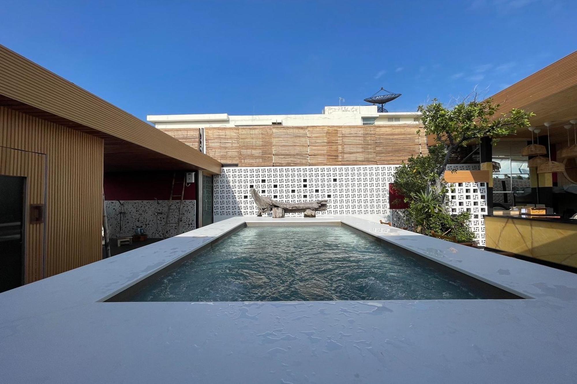Blu Gay Poshtel