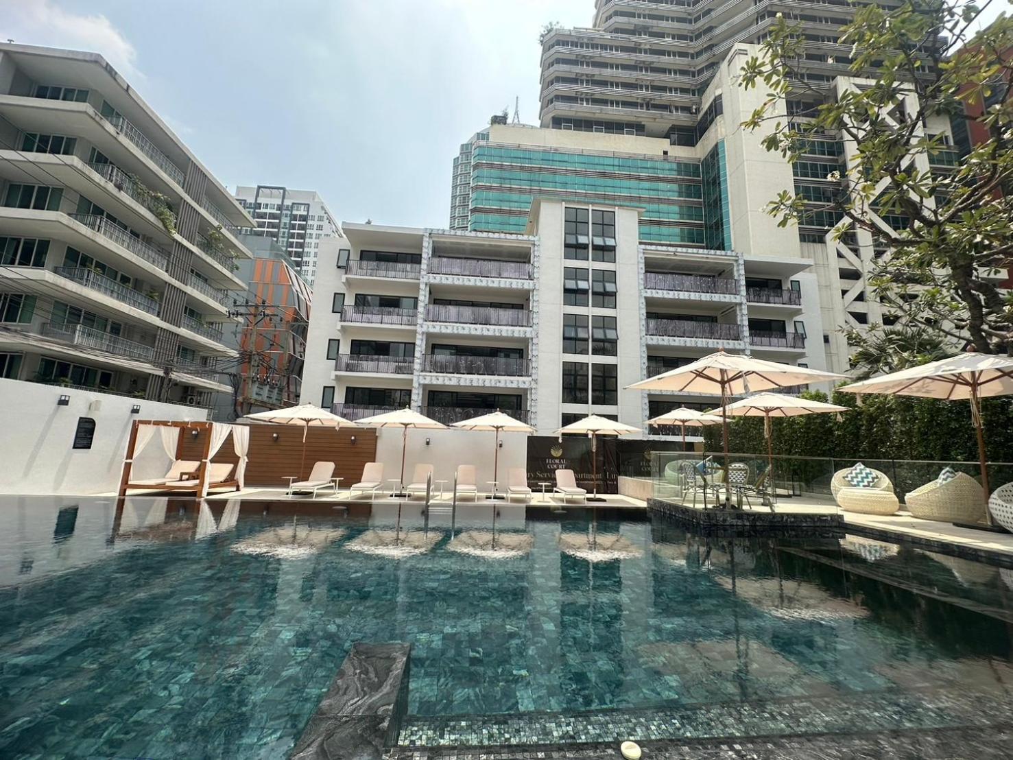 Hotel Floral Court & Sukhumvit 13 4*