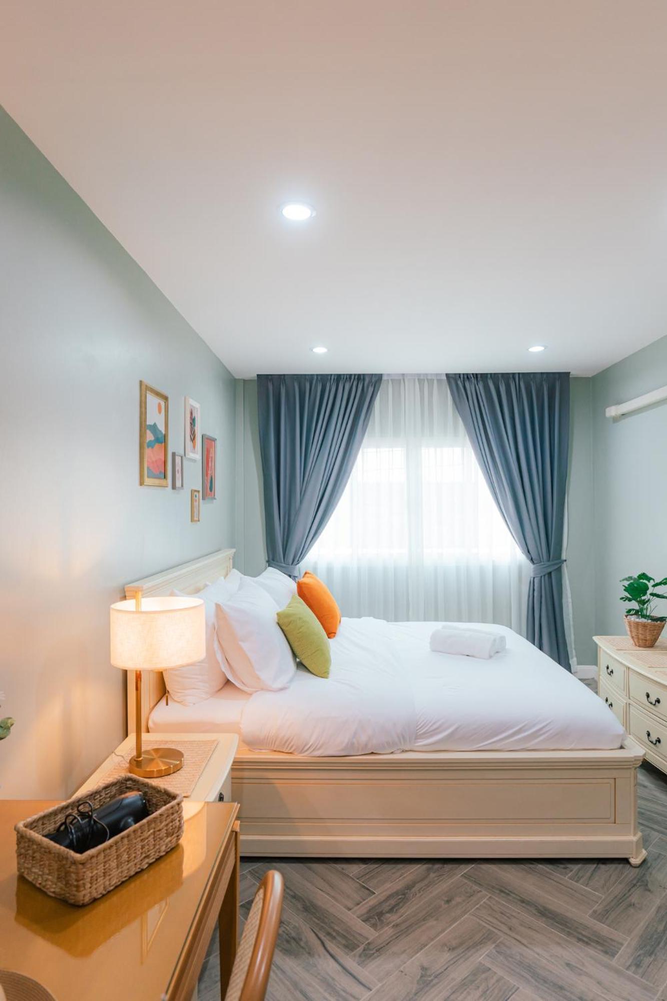 Modern - 6beds, Center, Phrom Phong Bts, Em District, Terminal 21 Vila *