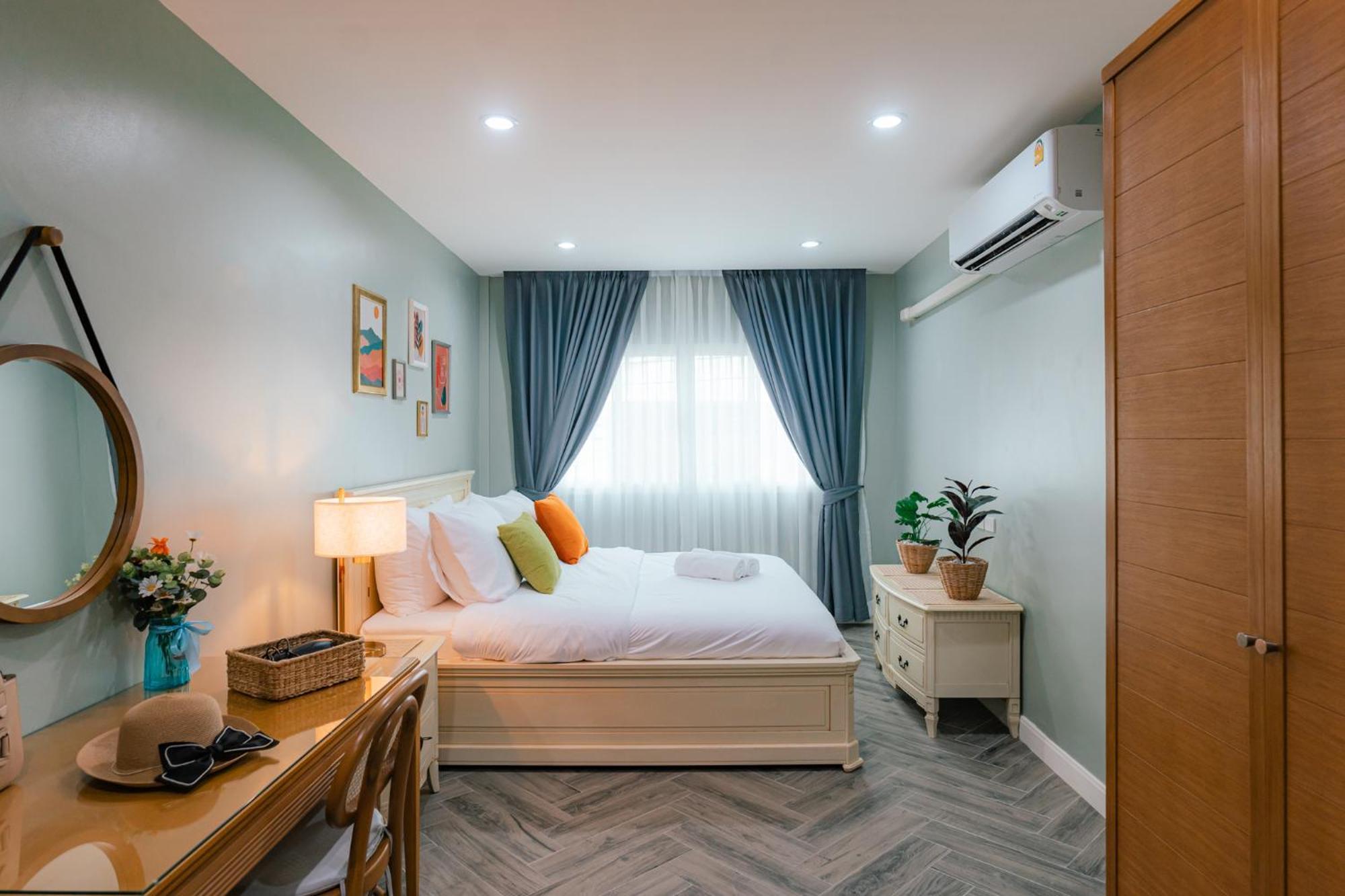Vila Modern - 6beds, Center, Phrom Phong Bts, Em District, Terminal 21 Bangkok
