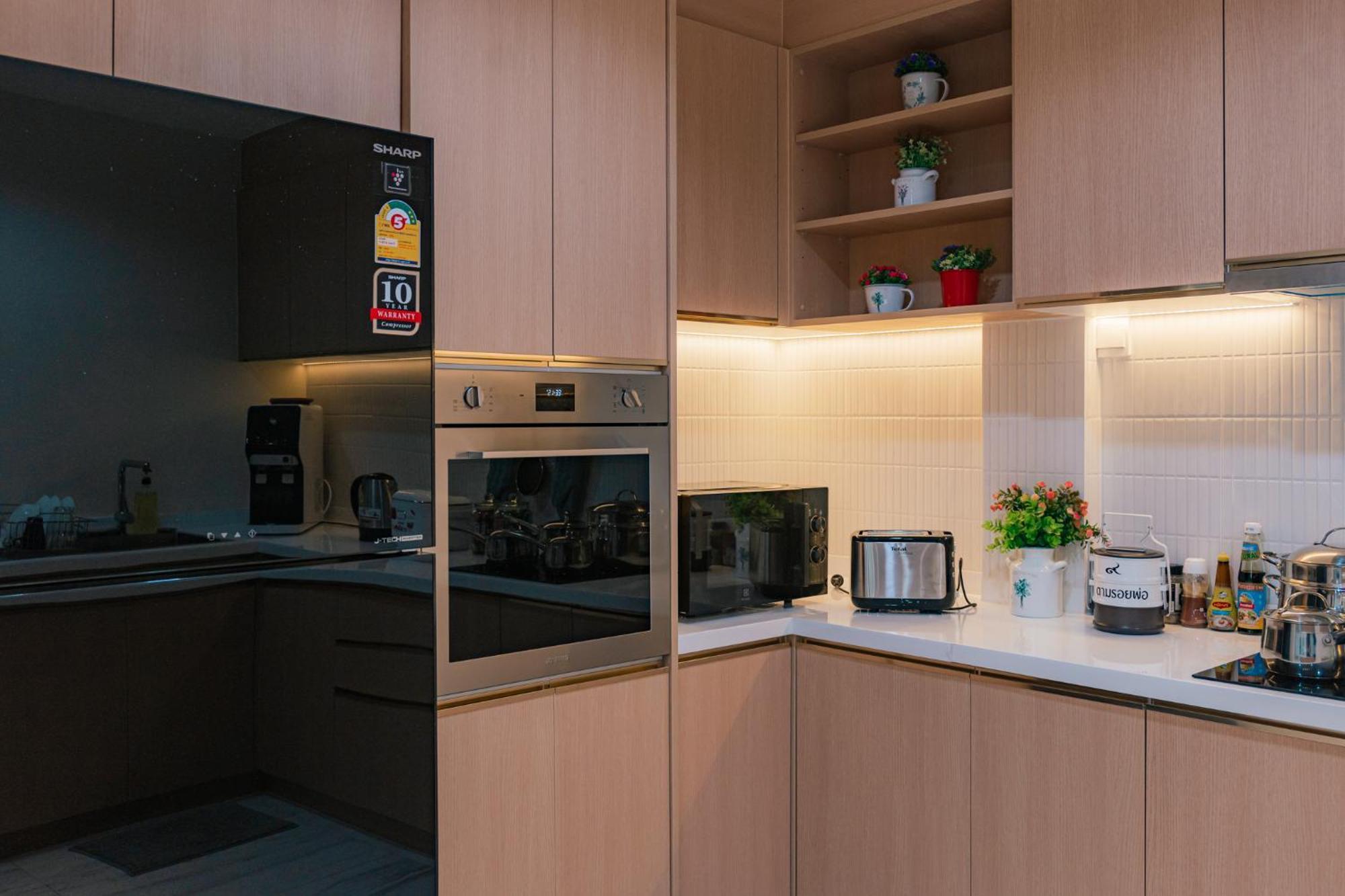 Modern - 6beds, Center, Phrom Phong Bts, Em District, Terminal 21 Vila