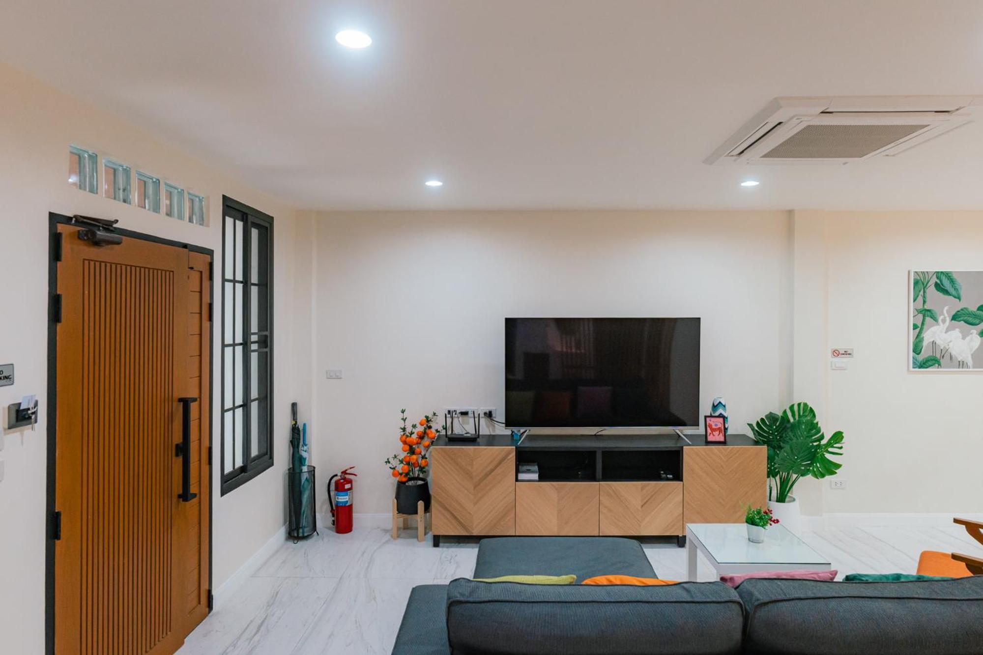 Modern - 6beds, Center, Phrom Phong Bts, Em District, Terminal 21