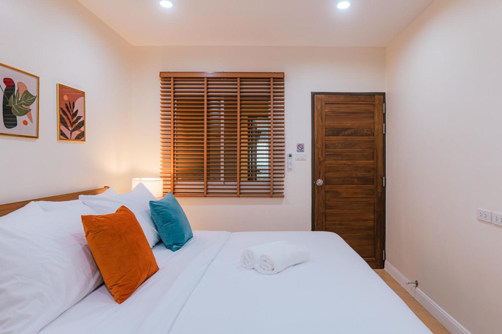 Modern - 6beds, Center, Phrom Phong Bts, Em District, Terminal 21 Vila *