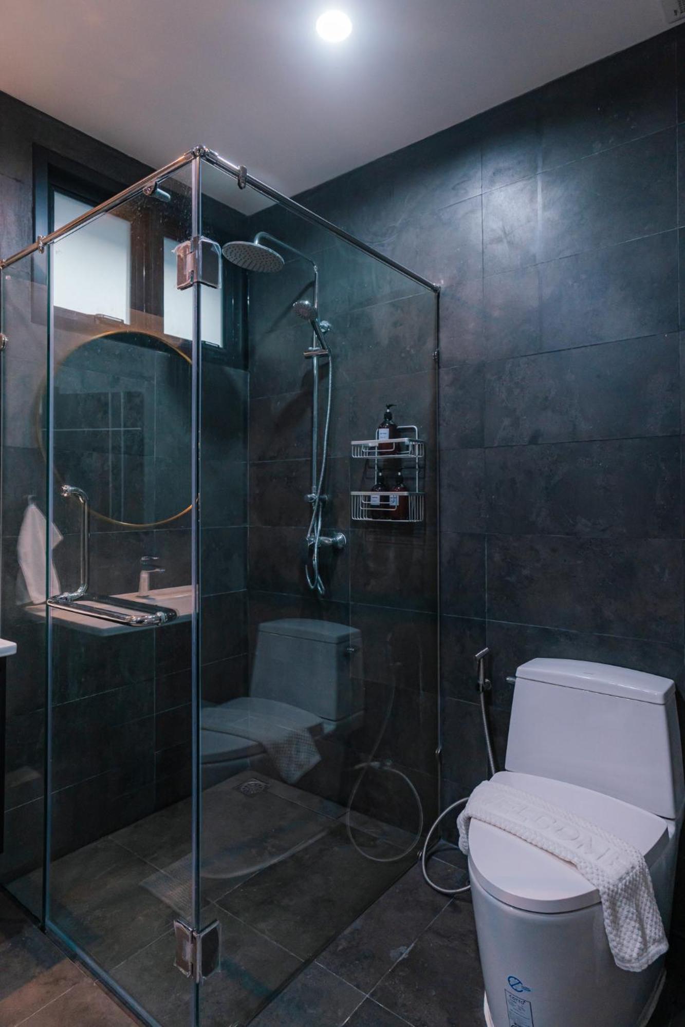 Modern - 6beds, Center, Phrom Phong Bts, Em District, Terminal 21 Vila